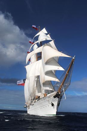 EMSERALDA under sail
